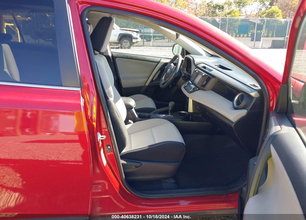 2017 TOYOTA RAV4 XLE VIN: 2T3RFREV4HW680250