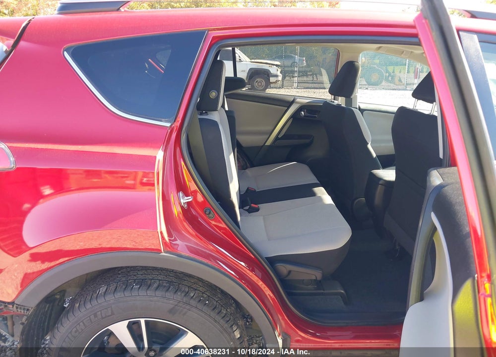 2017 TOYOTA RAV4 XLE VIN: 2T3RFREV4HW680250