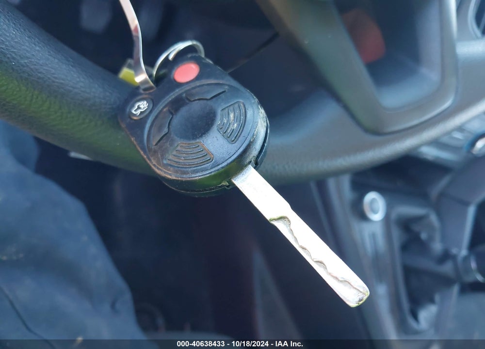 2015 FORD FOCUS SE VIN: 1FADP3F21FL330976