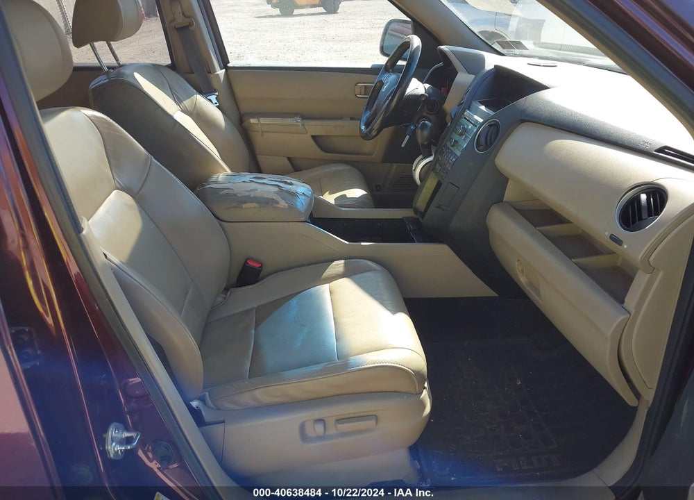 2011 HONDA PILOT EX-L VIN: 5FNYF4H55BB060739