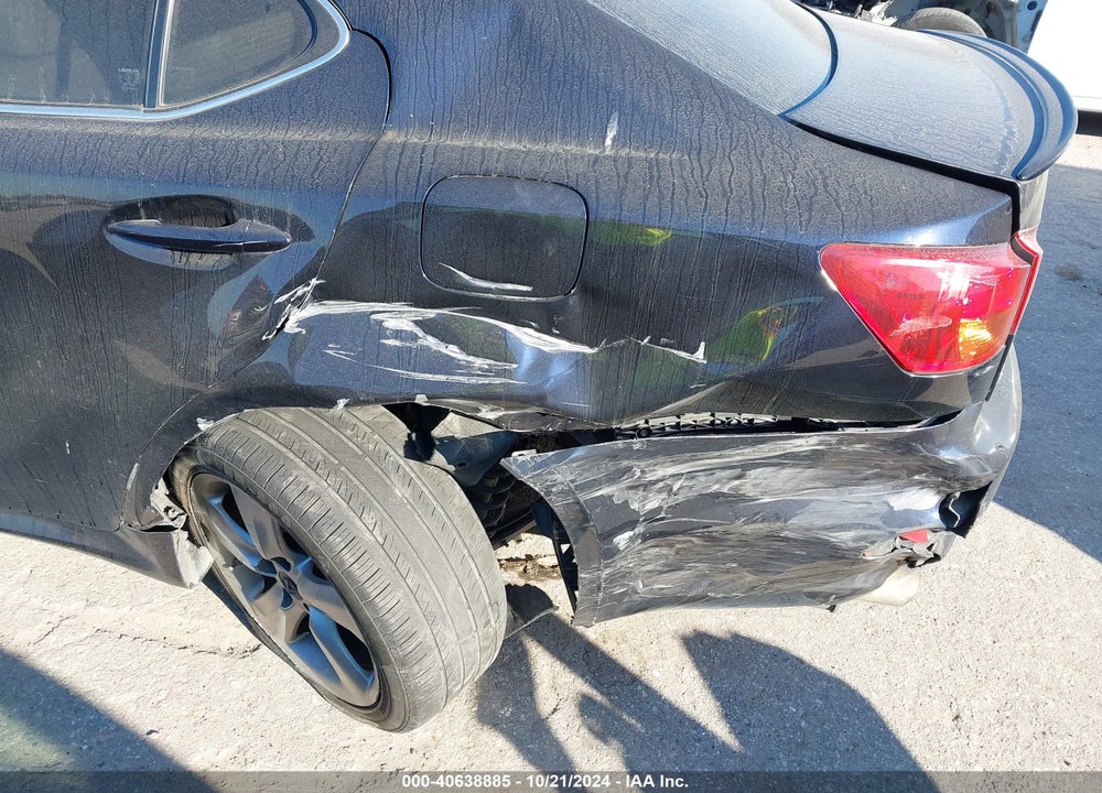 2007 LEXUS IS 350 VIN: JTHBE262472007710