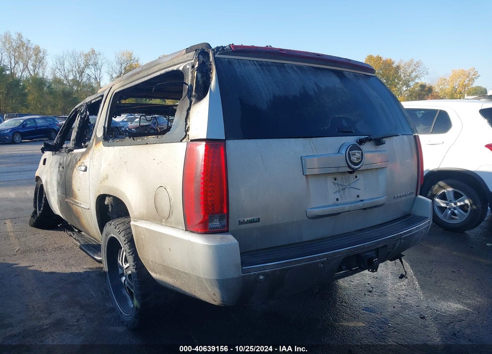 2011 CADILLAC ESCALADE ESV LUXURY VIN: 1GYS4HEF7BR221998