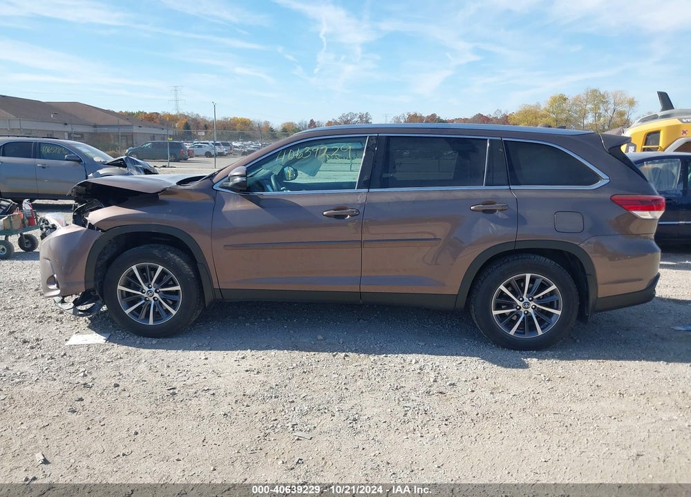2019 TOYOTA HIGHLANDER XLE VIN: 5TDJZRFH5KS970468