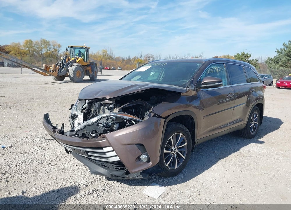 2019 TOYOTA HIGHLANDER XLE VIN: 5TDJZRFH5KS970468