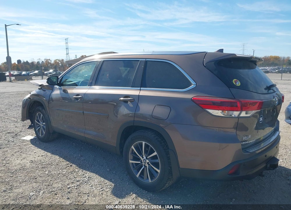 2019 TOYOTA HIGHLANDER XLE VIN: 5TDJZRFH5KS970468