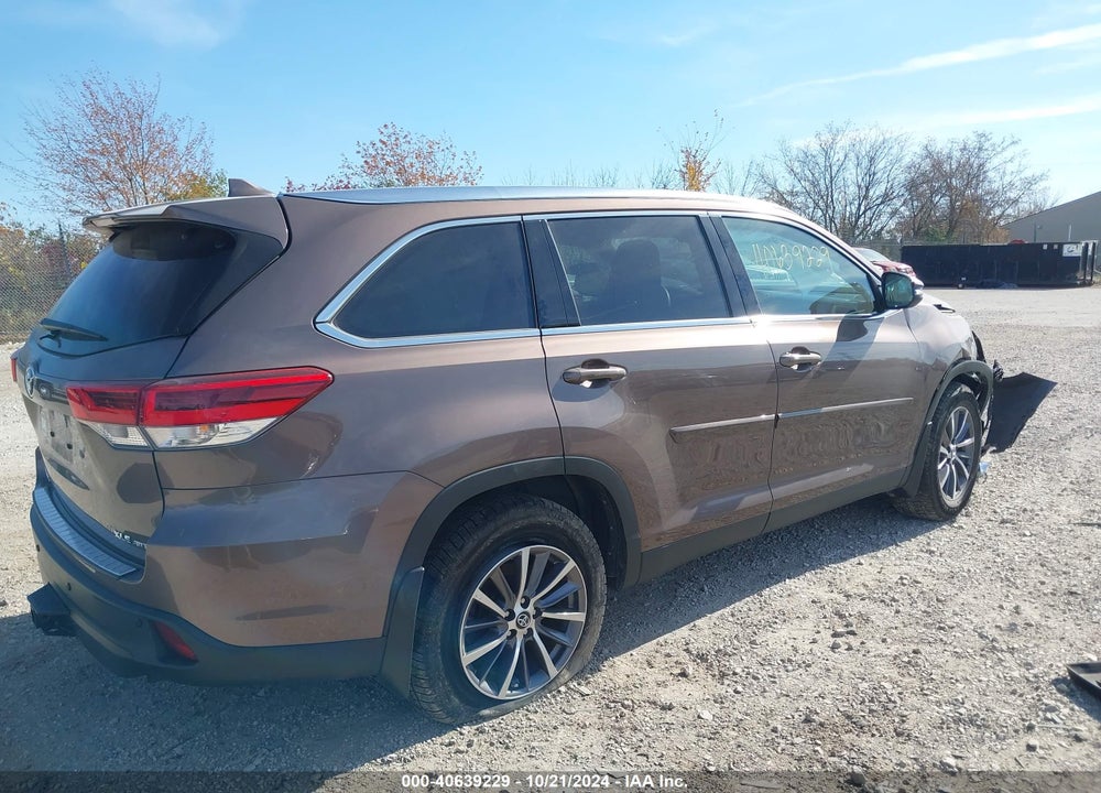 2019 TOYOTA HIGHLANDER XLE VIN: 5TDJZRFH5KS970468