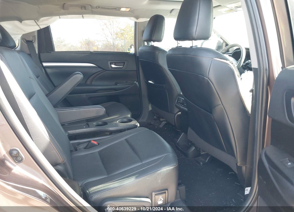 2019 TOYOTA HIGHLANDER XLE VIN: 5TDJZRFH5KS970468