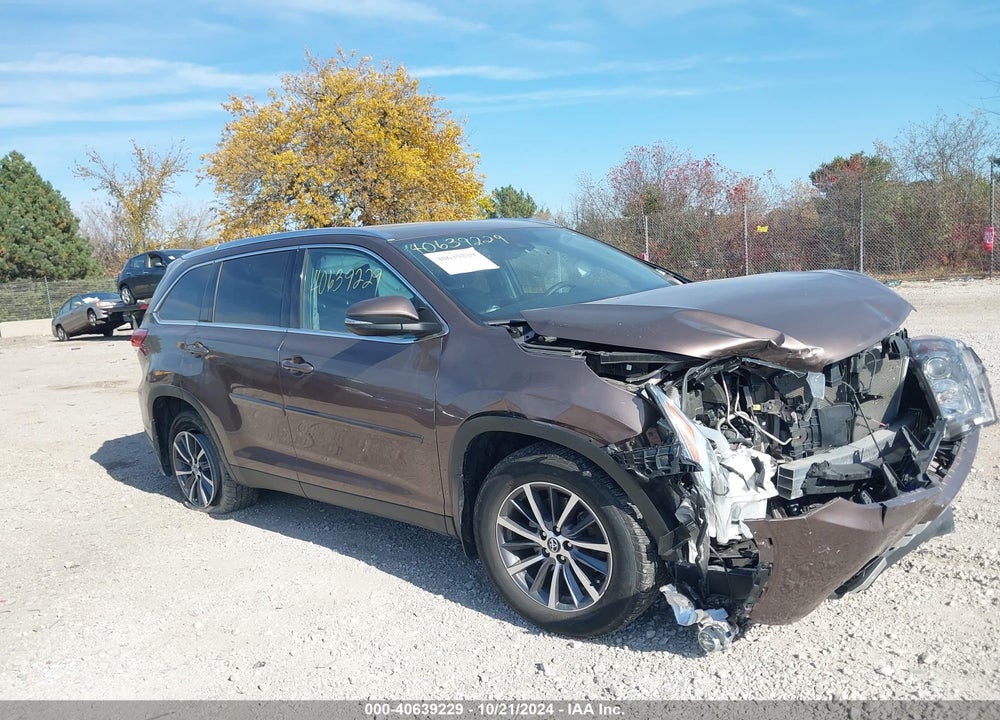 2019 TOYOTA HIGHLANDER XLE VIN: 5TDJZRFH5KS970468