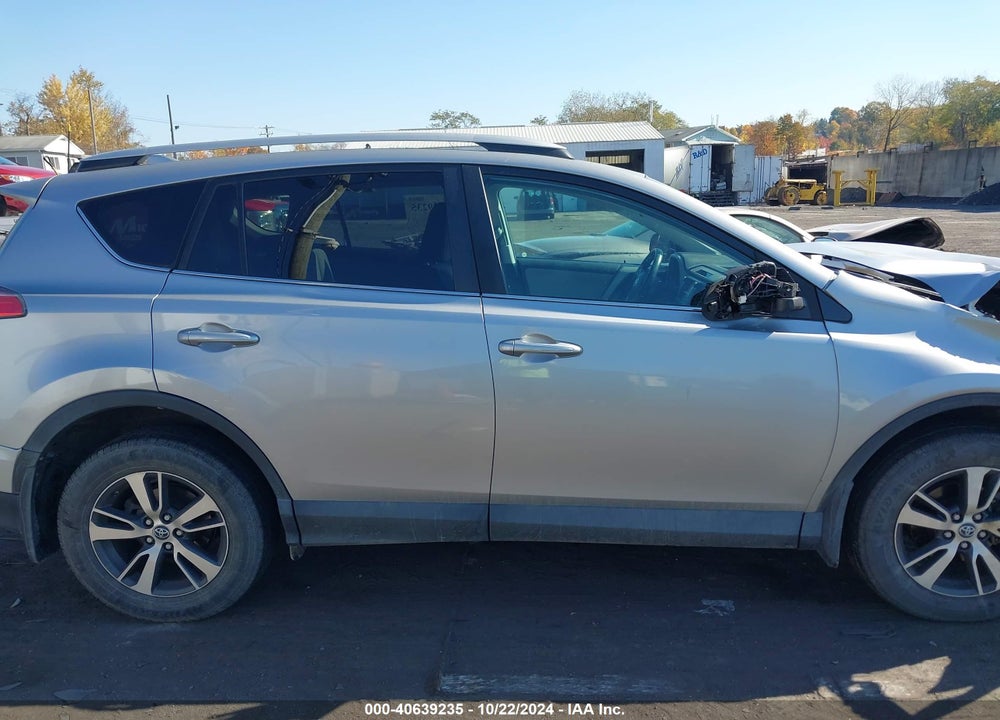 2016 TOYOTA RAV4 XLE VIN: 2T3RFREV6GW525620