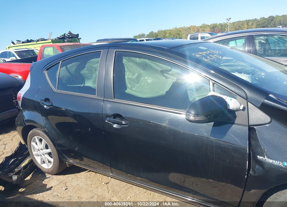 2013 TOYOTA PRIUS C THREE VIN: JTDKDTB3XD1555124