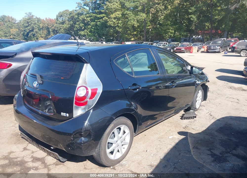 2013 TOYOTA PRIUS C THREE VIN: JTDKDTB3XD1555124