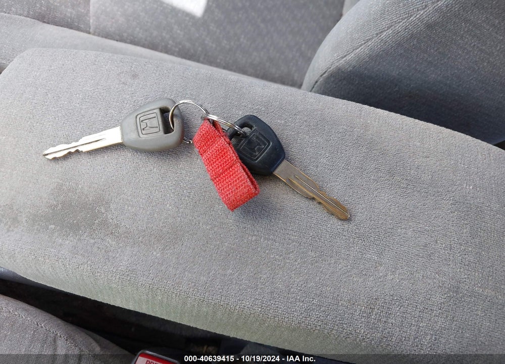 2002 HONDA ACCORD 2.3 VP VIN: 1HGCF86642A036827