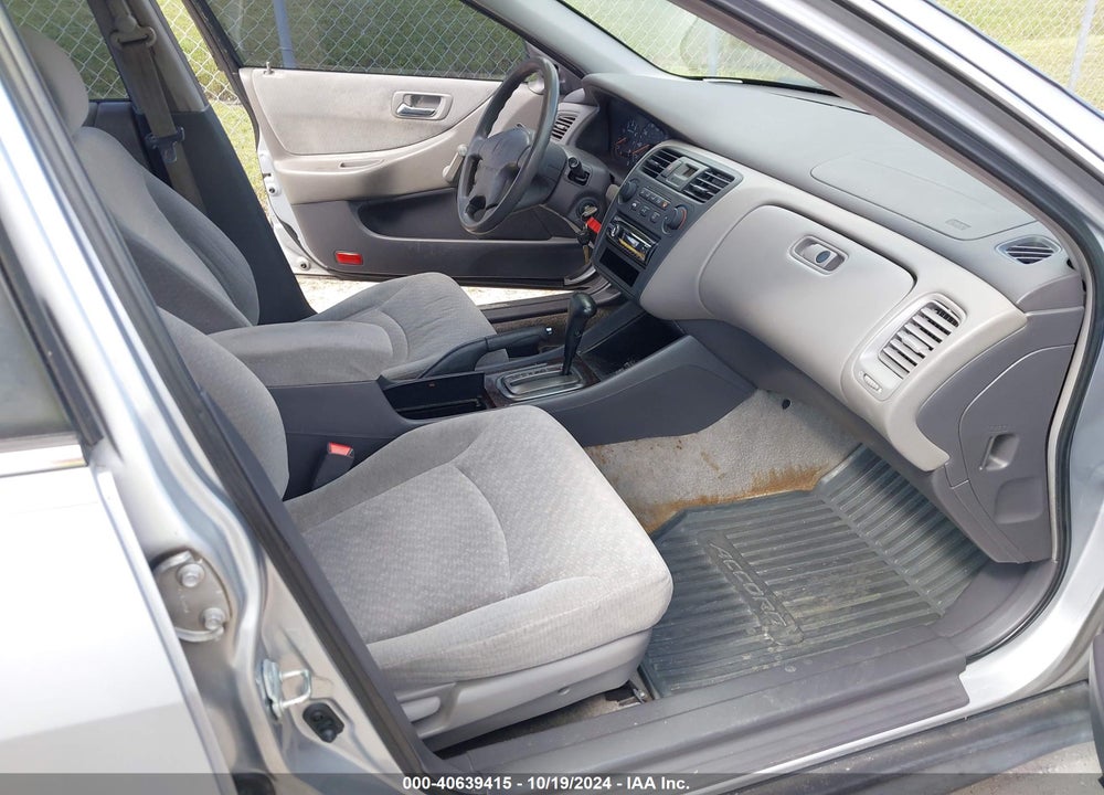 2002 HONDA ACCORD 2.3 VP VIN: 1HGCF86642A036827