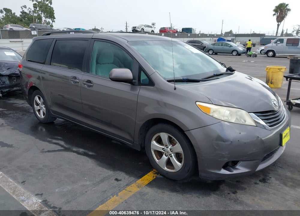 2013 TOYOTA SIENNA LE V6 8 PASSENGER VIN: 5TDKK3DCXDS373980