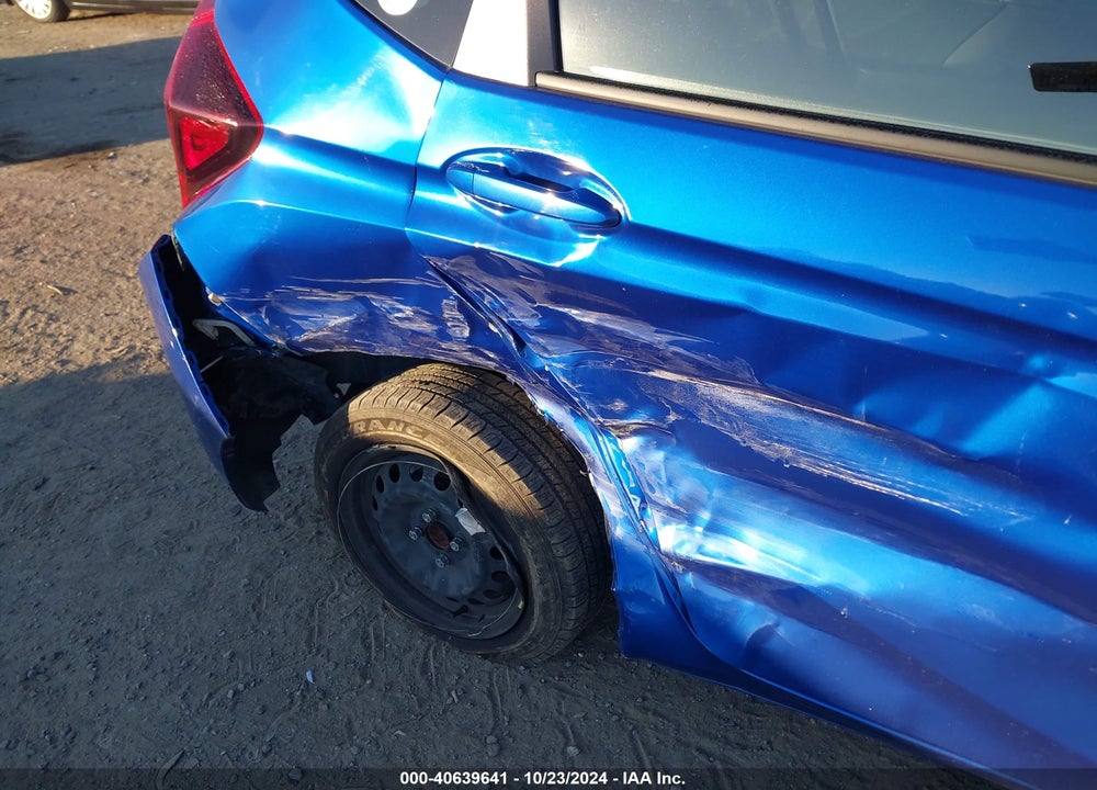 2015 HONDA FIT VIN: 3HGGK5H50FM758336
