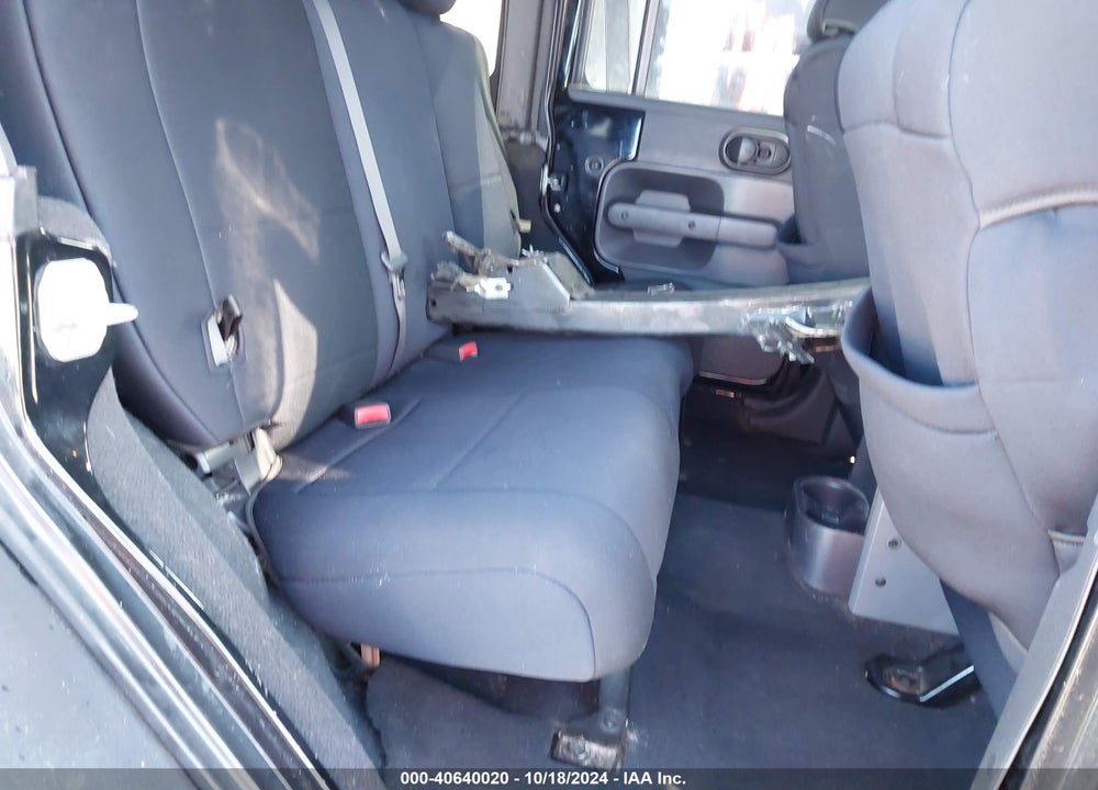 2008 JEEP WRANGLER UNLIMITED SAHARA VIN: 1J4GA591X8L553568