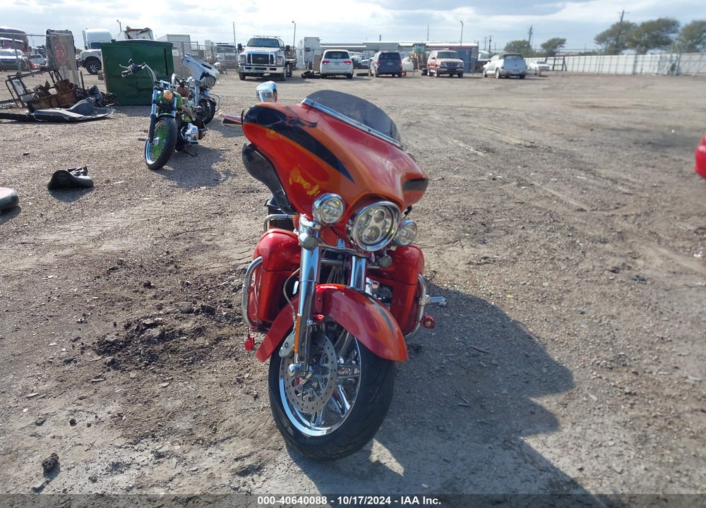 2013 HARLEY-DAVIDSON FLHTCUSE CVO ULTRA CLS ELECTRA GLD VIN: 1HD1PR815DB953782