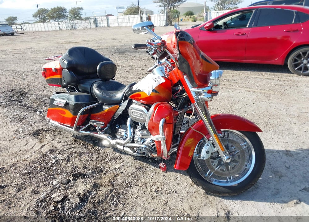 2013 HARLEY-DAVIDSON FLHTCUSE CVO ULTRA CLS ELECTRA GLD VIN: 1HD1PR815DB953782