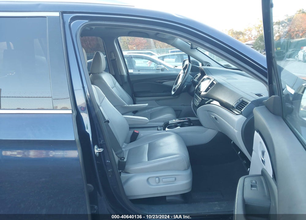 2017 HONDA PILOT TOURING VIN: 5FNYF6H9XHB035164