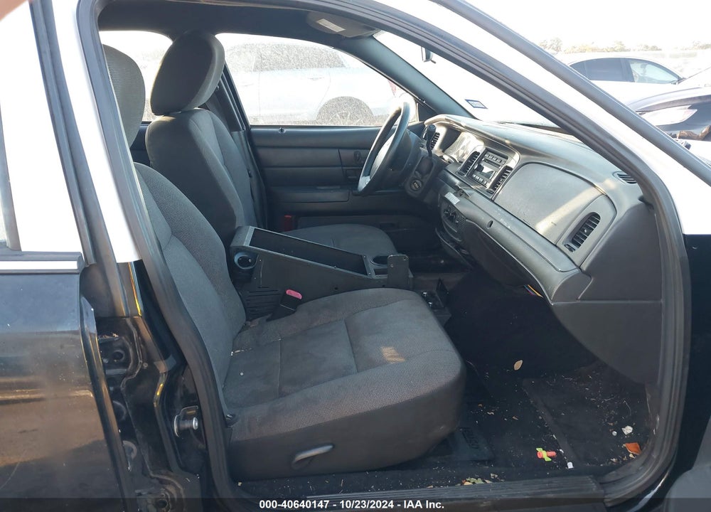 2011 FORD CROWN VICTORIA POLICE INTERCEPTOR VIN: 2FABP7BV9BX102171