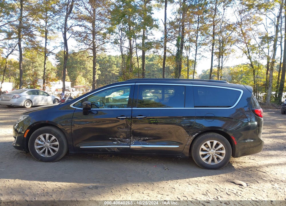 2017 CHRYSLER PACIFICA TOURING L VIN: 2C4RC1BG8HR788025