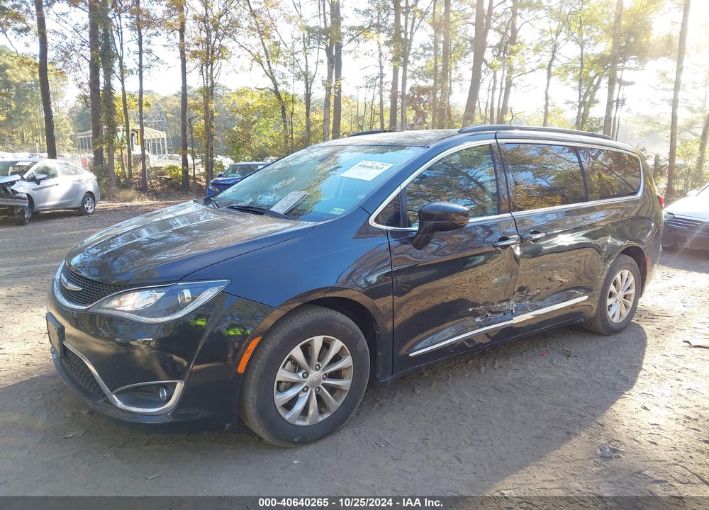 2017 CHRYSLER PACIFICA TOURING L VIN: 2C4RC1BG8HR788025