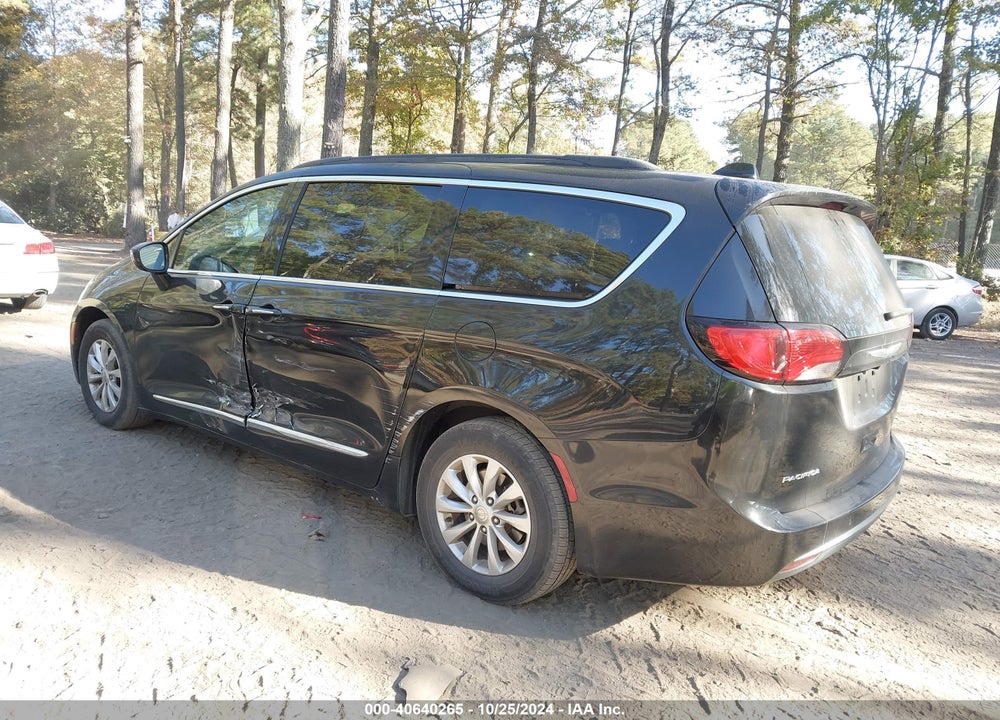 2017 CHRYSLER PACIFICA TOURING L VIN: 2C4RC1BG8HR788025