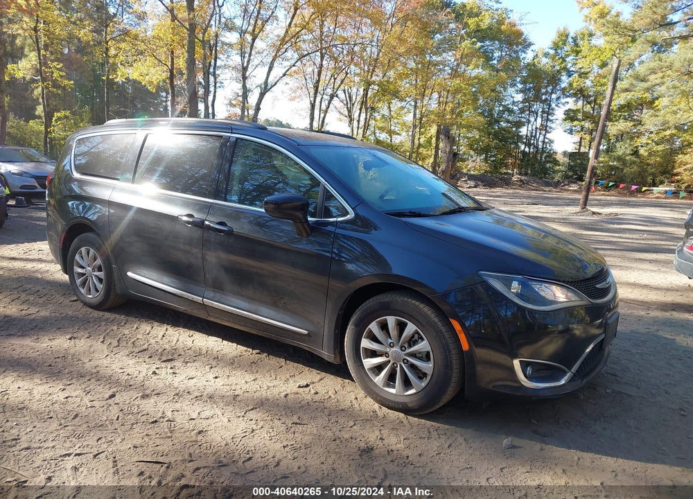 2017 CHRYSLER PACIFICA TOURING L VIN: 2C4RC1BG8HR788025