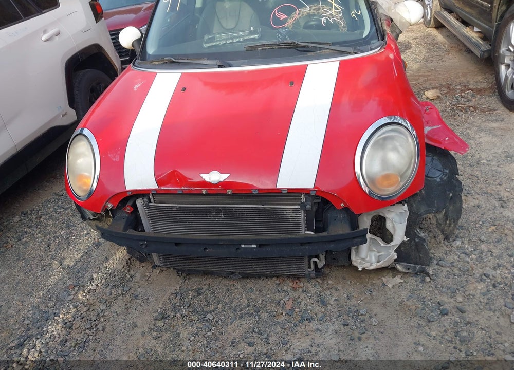 2008 MINI COOPER VIN: WMWMF33558TT67539