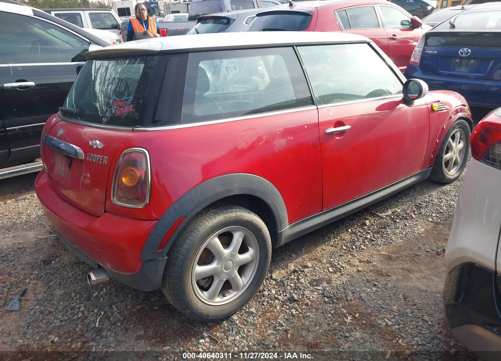 2008 MINI COOPER VIN: WMWMF33558TT67539