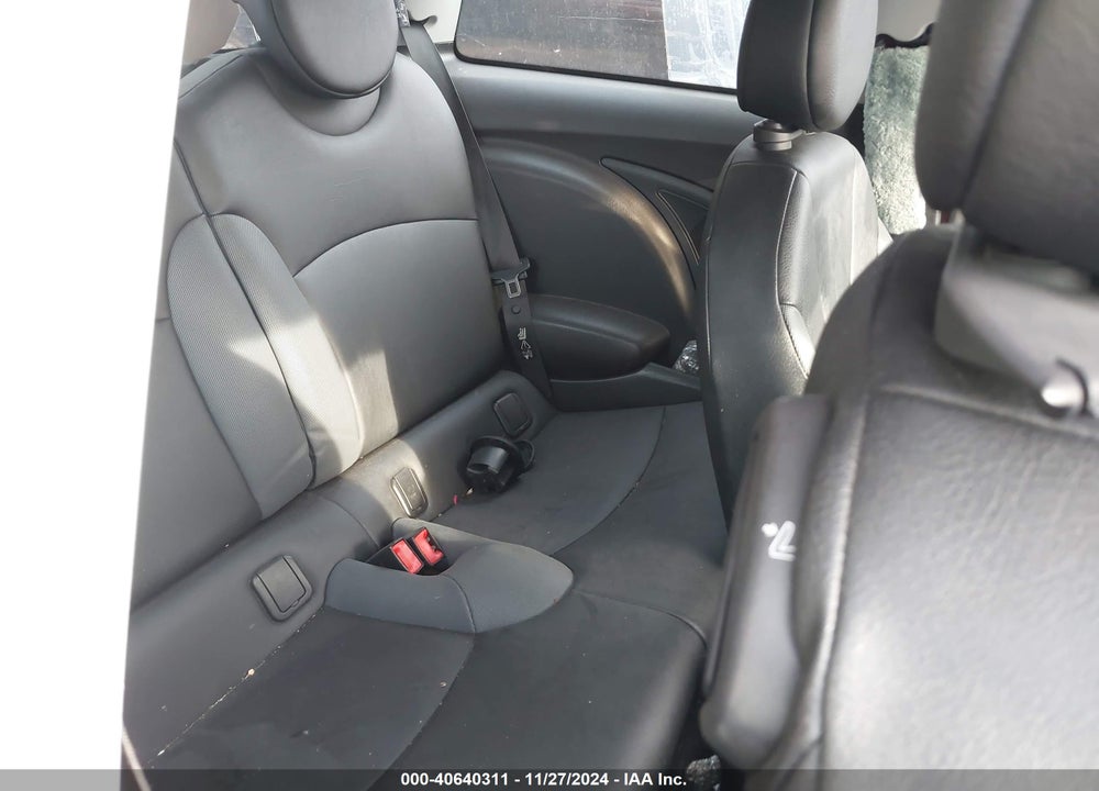 2008 MINI COOPER VIN: WMWMF33558TT67539