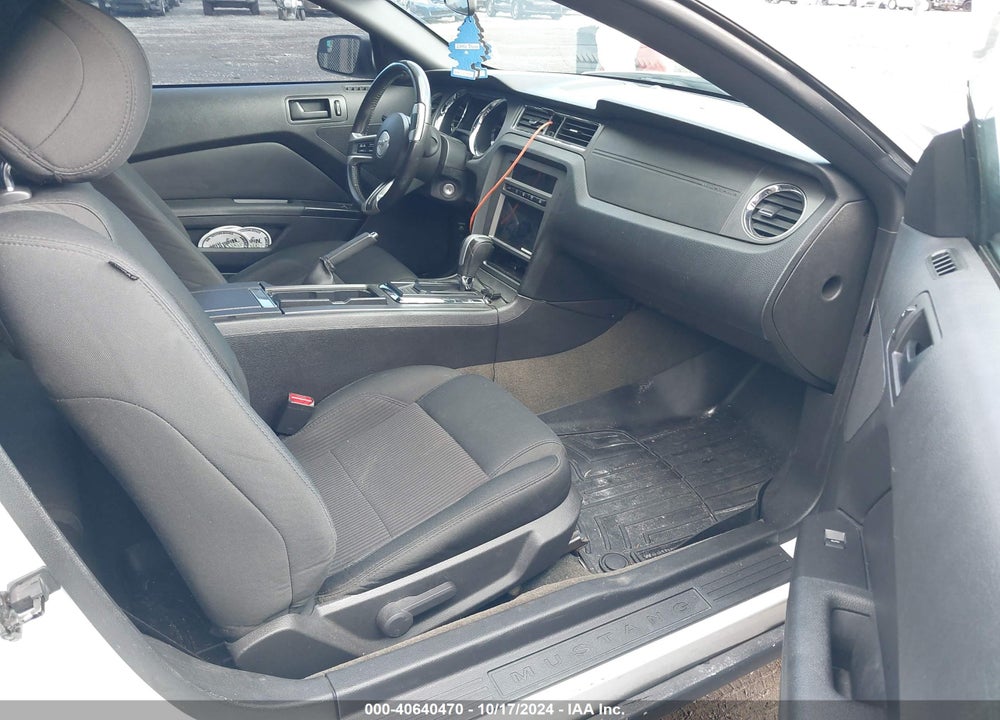 2014 FORD MUSTANG V6 VIN: 1ZVBP8AM2E5239612
