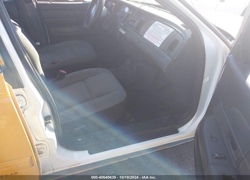 2011 FORD CROWN VICTORIA POLICE INTERCEPTOR VIN: 2FABP7BV7BX103075