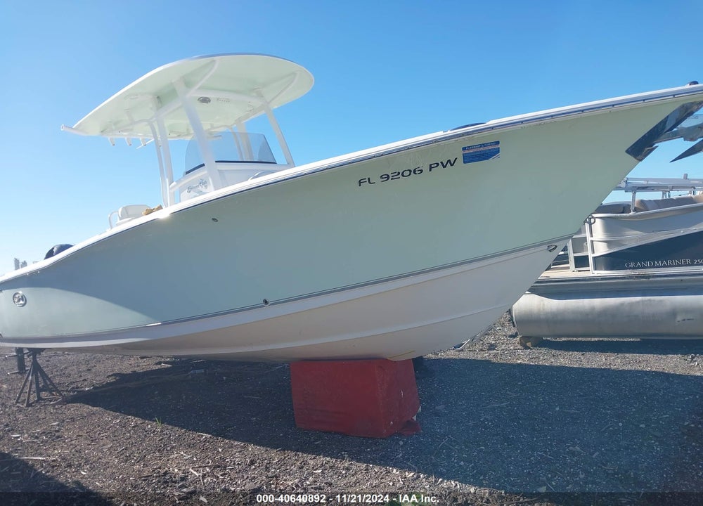 2015 SEA HUNT 19.6 CENTER CONSOLE VIN: SXSN0352A515