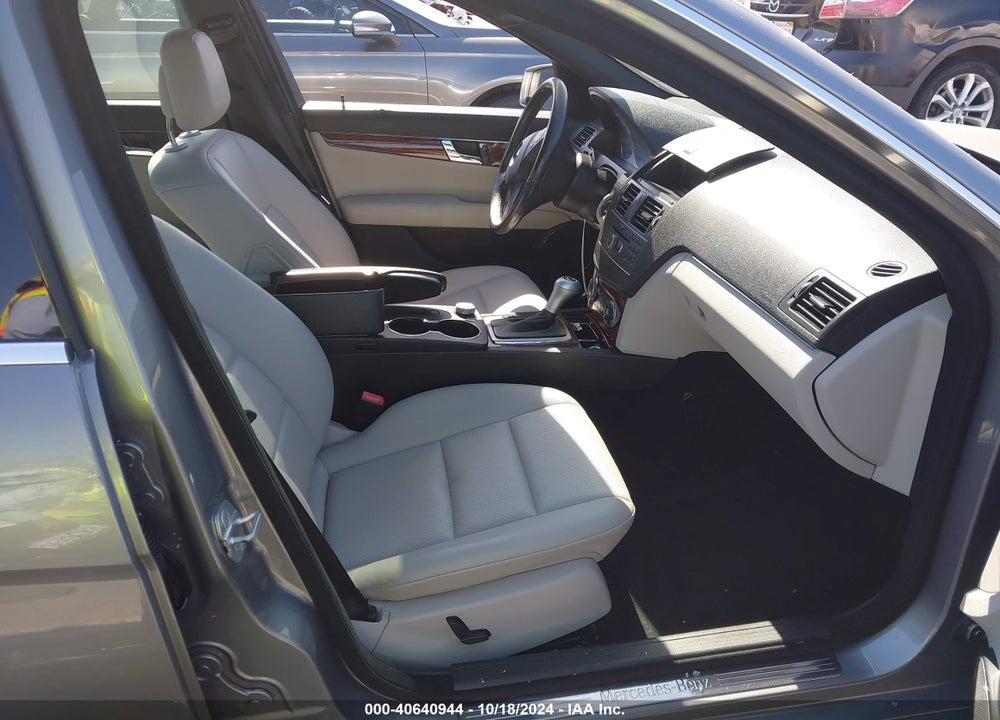 2011 MERCEDES-BENZ C 300 LUXURY/SPORT VIN: WDDGF5EB6BF652633
