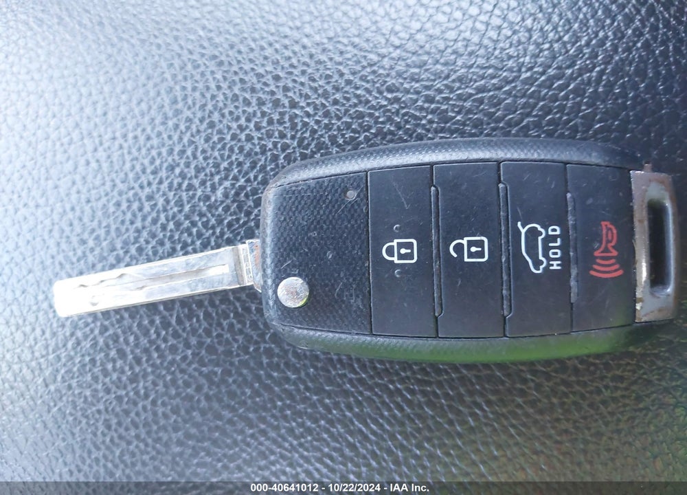 2014 KIA SORENTO LX VIN: 5XYKT3A66EG499652