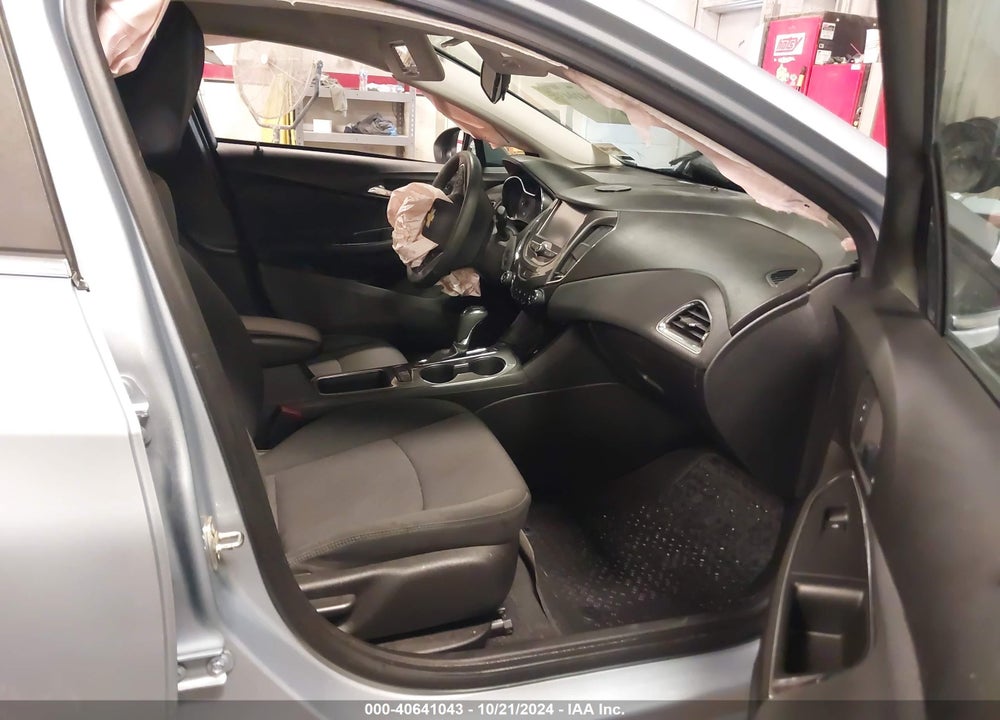 2018 CHEVROLET CRUZE LT AUTO VIN: 1G1BE5SM3J7121503