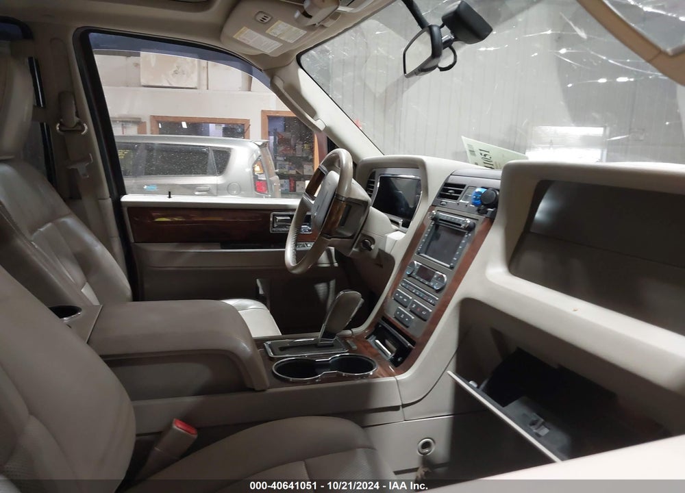 2014 LINCOLN NAVIGATOR L VIN: 5LMJJ3J57EEL00196