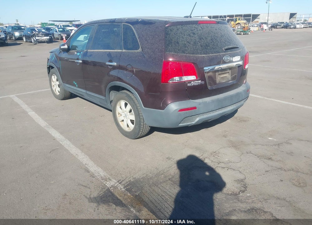 2011 KIA SORENTO LX VIN: 5XYKT3A13BG050073