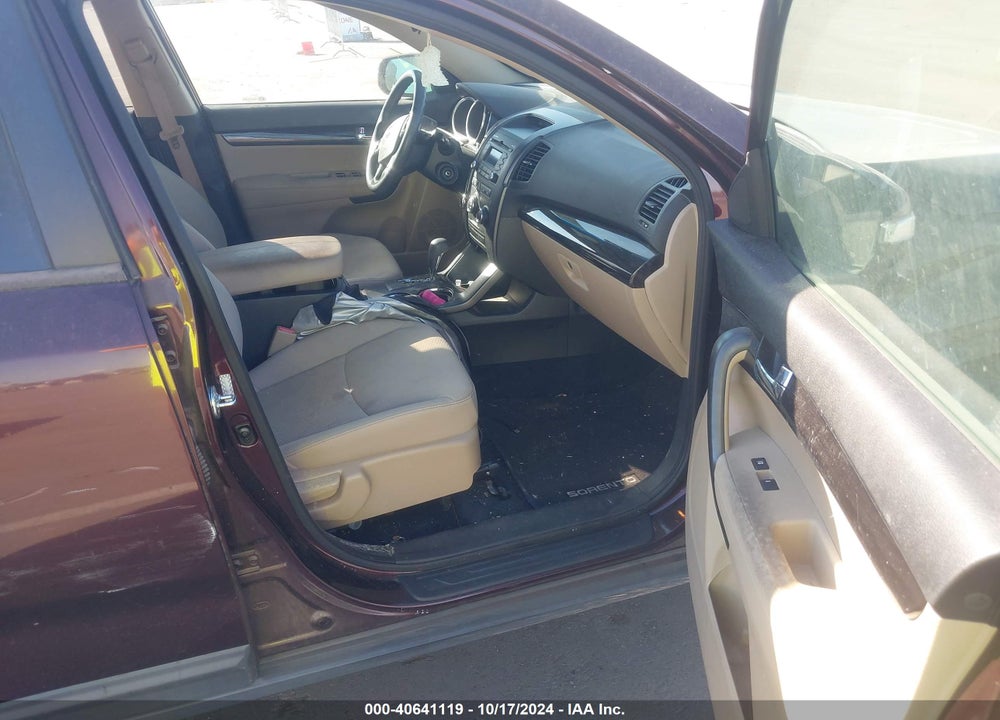 2011 KIA SORENTO LX VIN: 5XYKT3A13BG050073