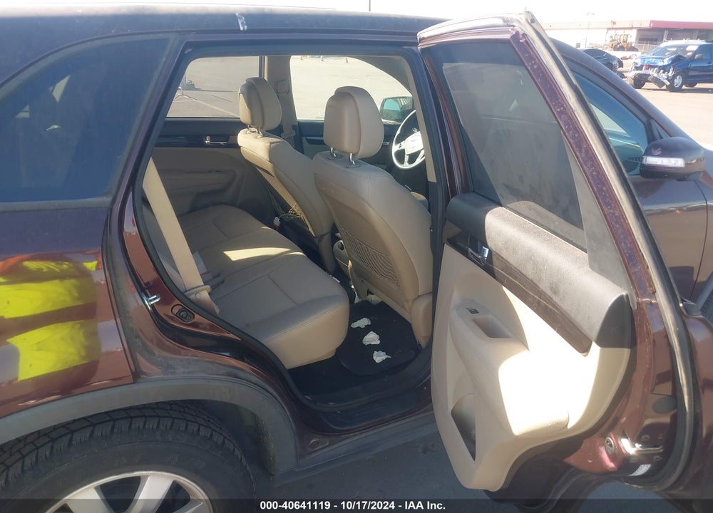 2011 KIA SORENTO LX VIN: 5XYKT3A13BG050073