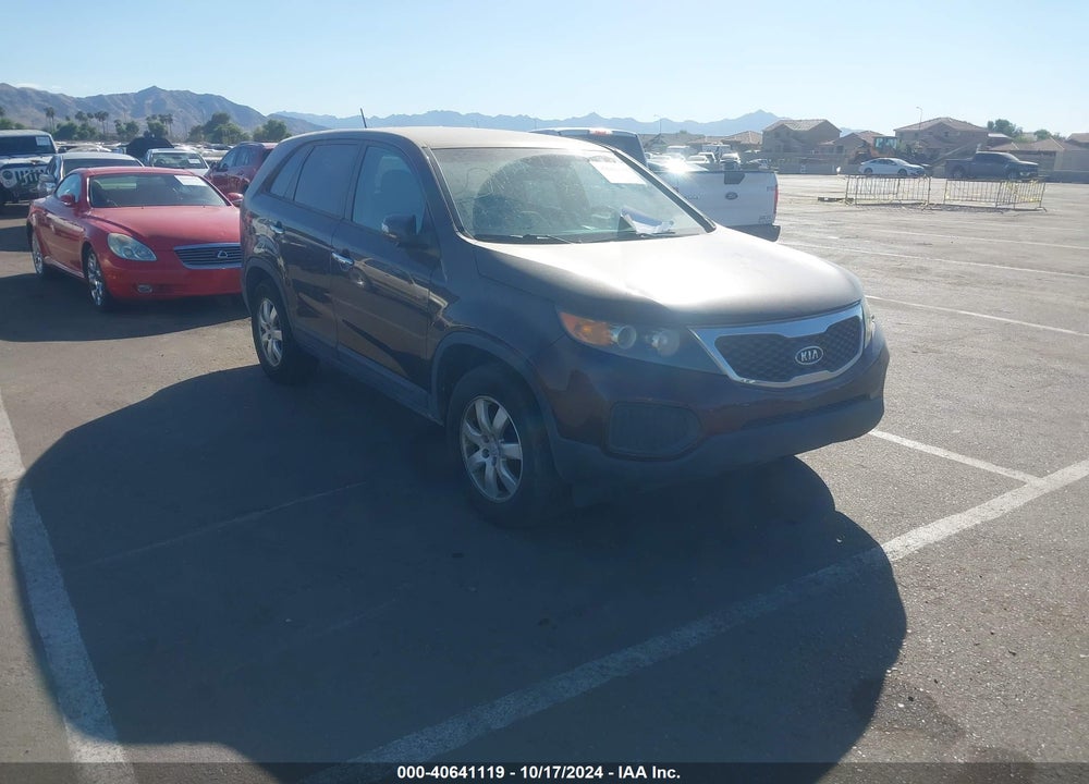 2011 KIA SORENTO LX VIN: 5XYKT3A13BG050073