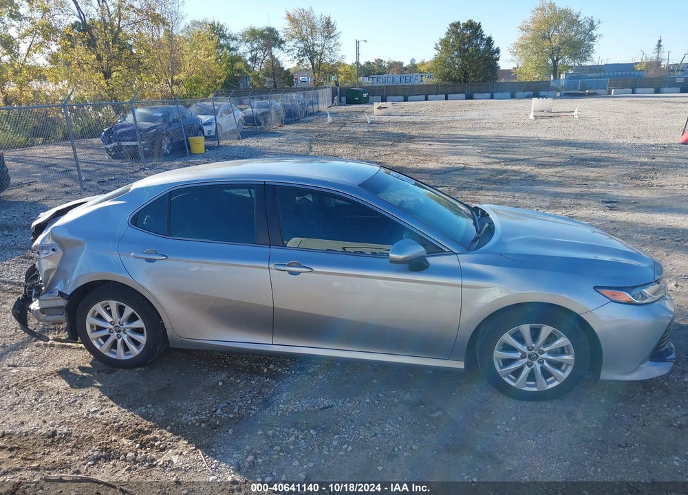 2018 TOYOTA CAMRY LE VIN: 4T1B11HK5JU156753