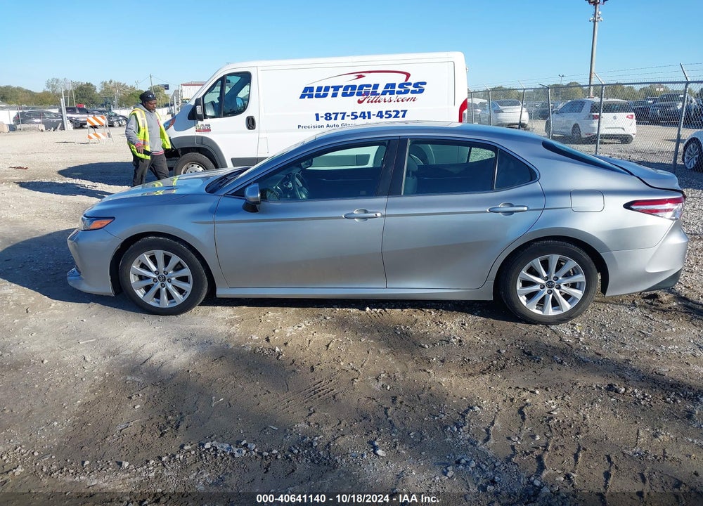 2018 TOYOTA CAMRY LE VIN: 4T1B11HK5JU156753