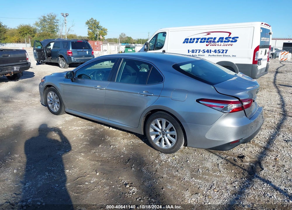 2018 TOYOTA CAMRY LE VIN: 4T1B11HK5JU156753