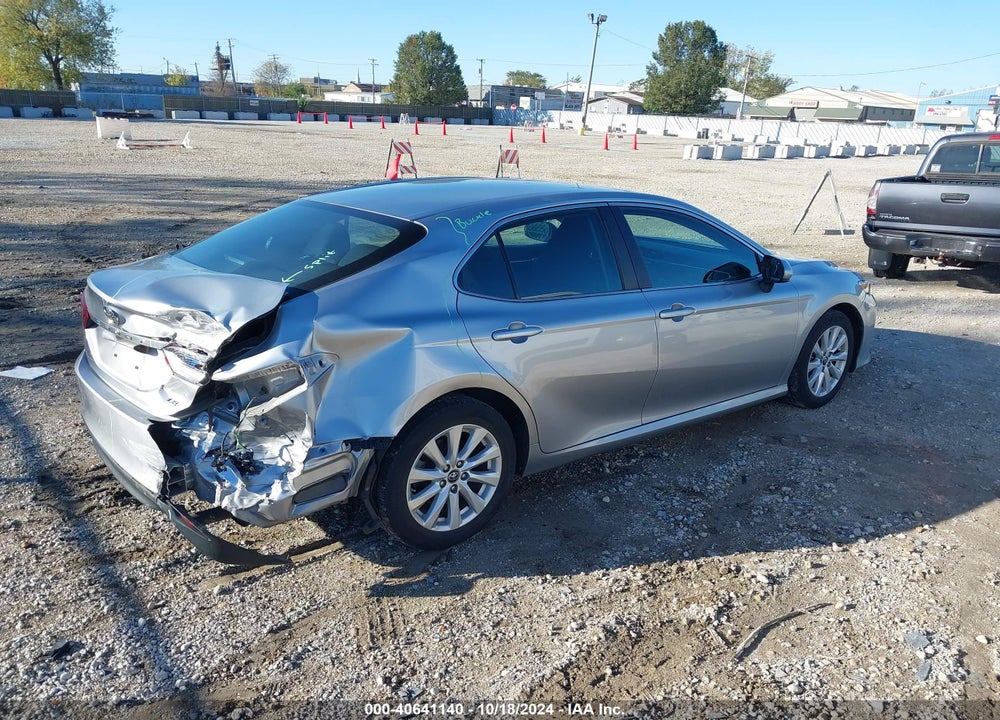 2018 TOYOTA CAMRY LE VIN: 4T1B11HK5JU156753