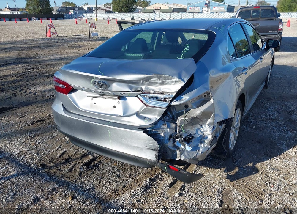2018 TOYOTA CAMRY LE VIN: 4T1B11HK5JU156753
