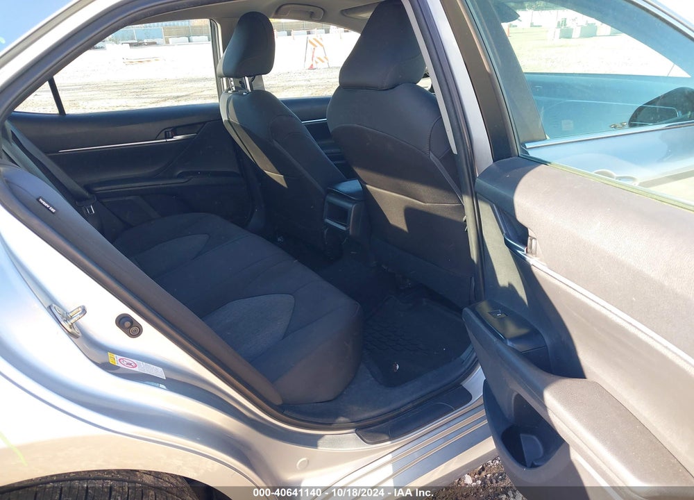 2018 TOYOTA CAMRY LE VIN: 4T1B11HK5JU156753