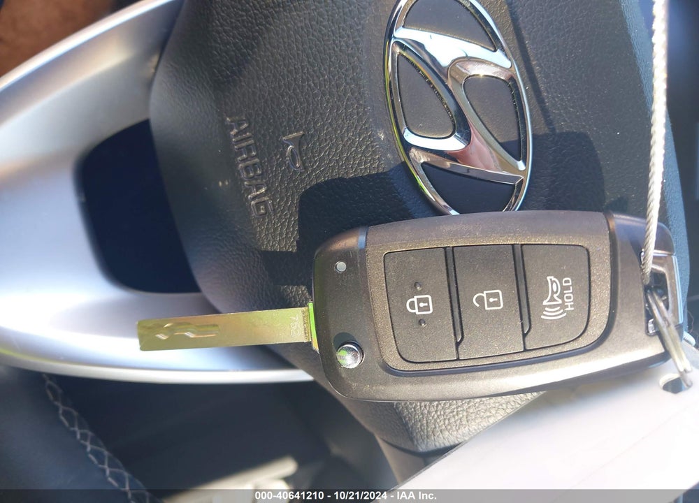 2023 HYUNDAI VENUE SEL VIN: KMHRC8A30PU258832