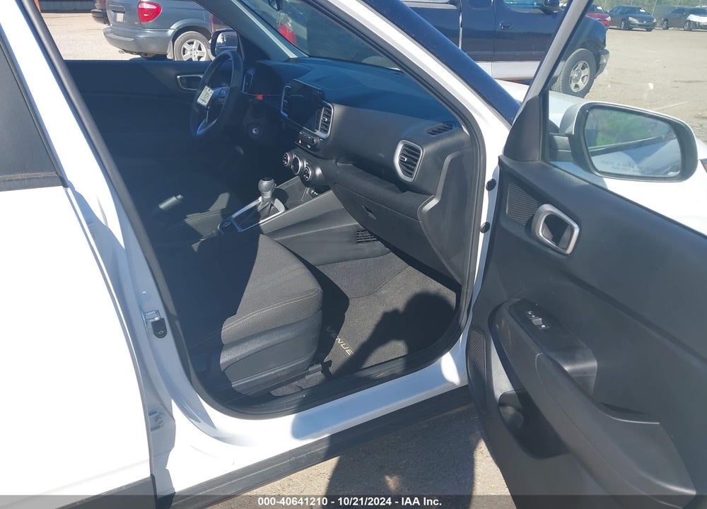 2023 HYUNDAI VENUE SEL VIN: KMHRC8A30PU258832